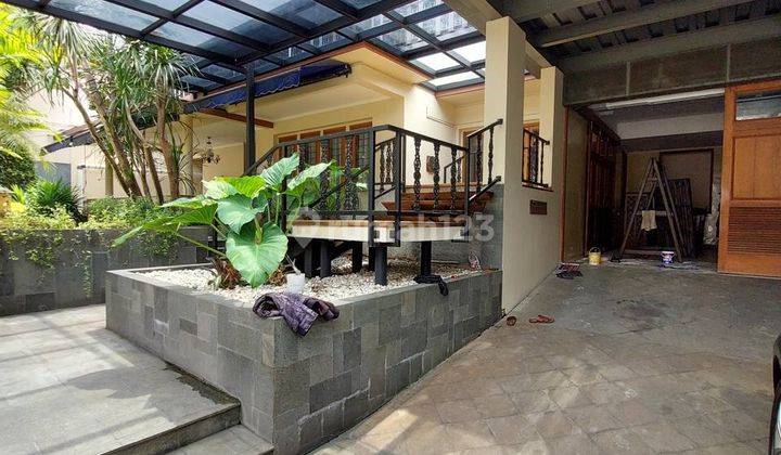 Rumah Mewah Asri Dalam Komplek, Semi Furnished, 590 Juta Perbulan 1