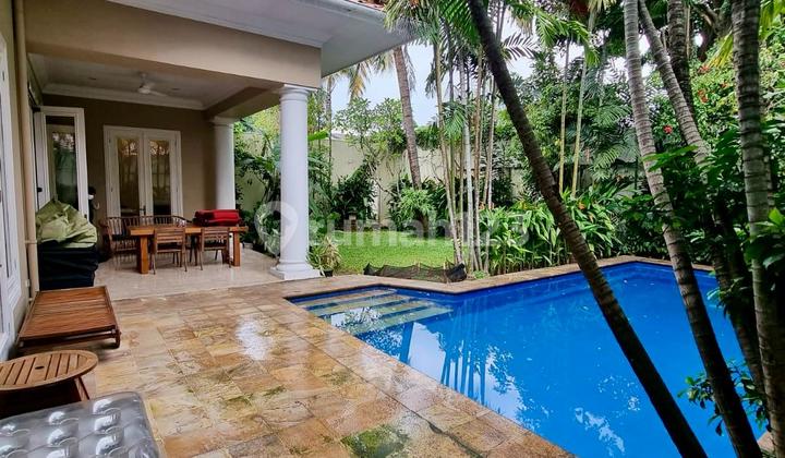 Dijual Rumah Nyaman & Tenang Siap Huni Di Kemang 2