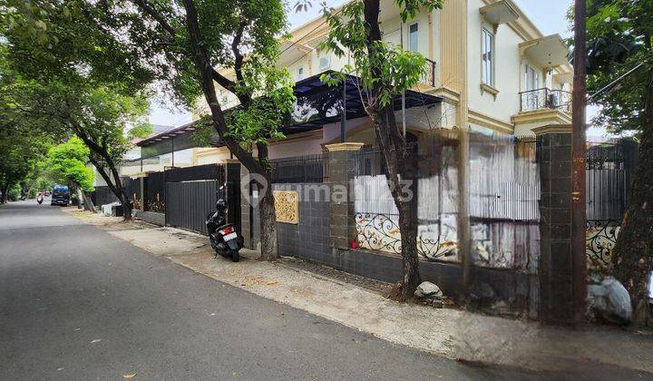 Eksklusif Rumah Hoek Semi Furnish di Kebayoran Baru Lokasi Strategis 1