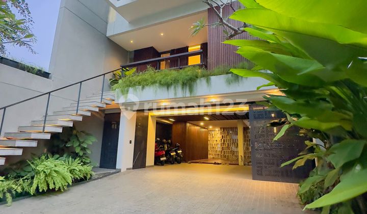 Rumah Design Modern Tropical, Siap Huni Lokasi Kemang Bangka
