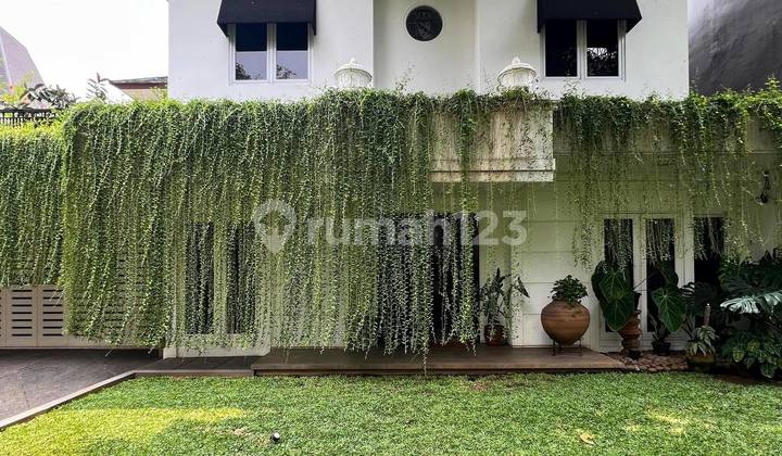 Rumah Mewah 2 Lantai, Nyaman Dan Asri Lokasi Kebayoran Baru 