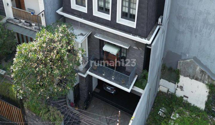 Rumah Luxury American Classic 3 Lantai Di Kebayoran Baru 2