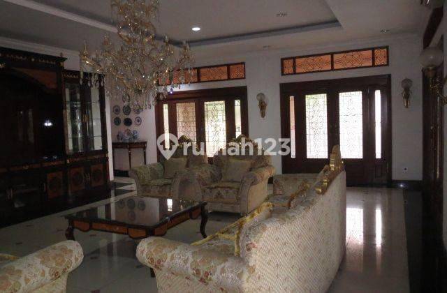 Rumah Cozy Plus Kolam Renang Luas Raffles Hills Cibubur 2