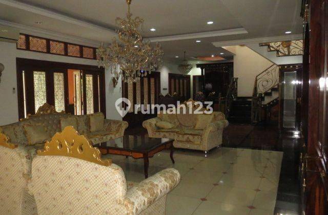 Rumah Cozy Plus Kolam Renang Luas Raffles Hills Cibubur 1