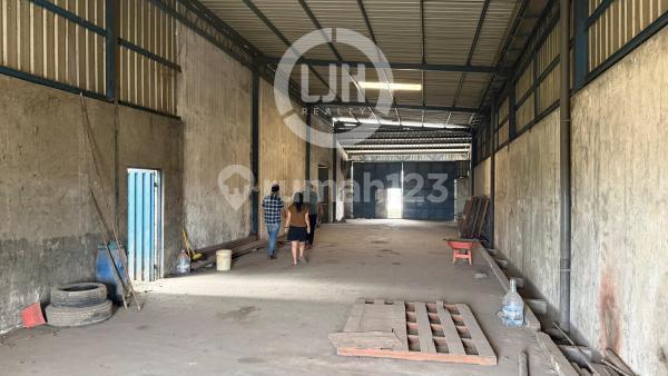 Warehouse in the Tlahab area