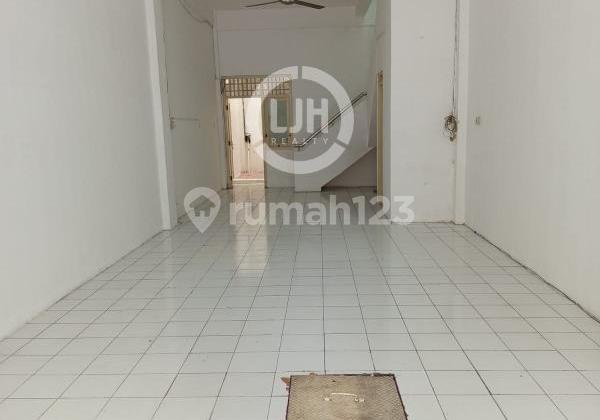 Ready-to-use shop house at Mataram Plaza