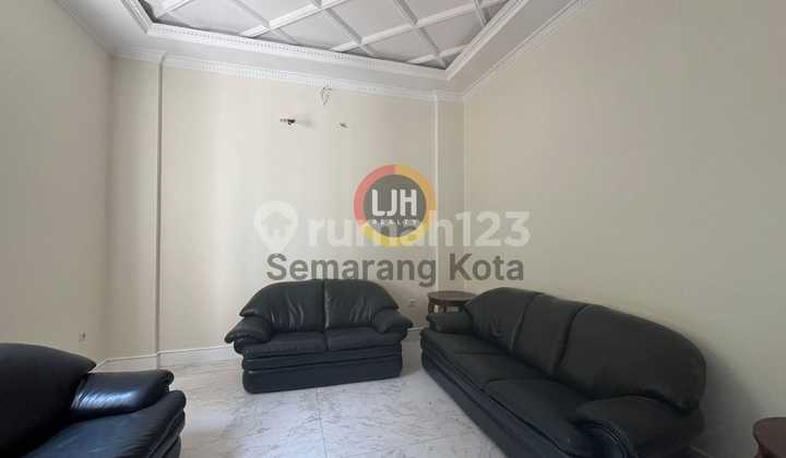 Rumah Mewah Bergaya Kolonial di Daerah Gajah Mungkur 2