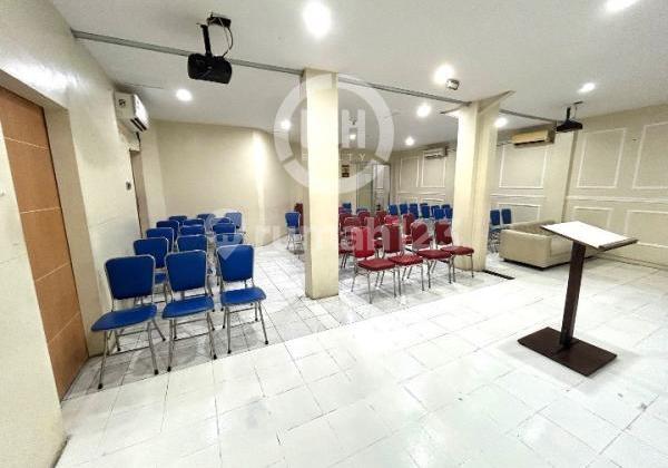 The building is suitable for business in the Kampung Kali area. 1