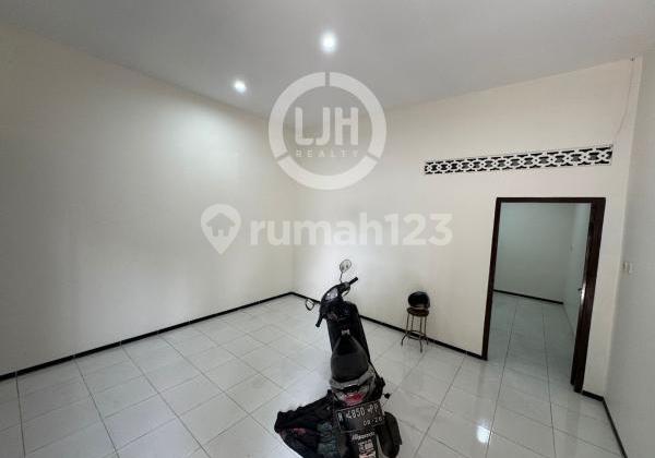 Ready-to-use shophouse in MT Haryono 2