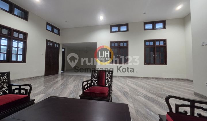 Building Suitable for Office on Gajahmada Street 1