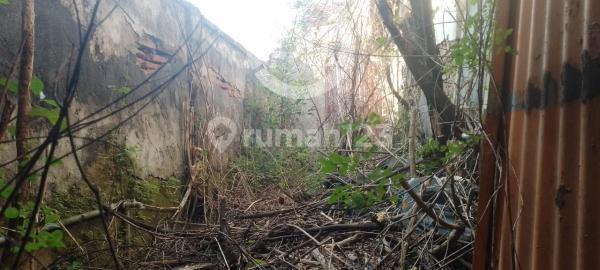 Bangunan lama hitung tanah di jalan Bugangan 1