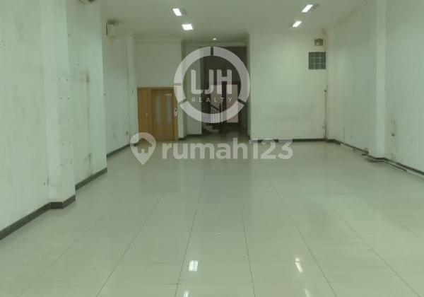 Ruko bagus di jalan Gajahmada 1