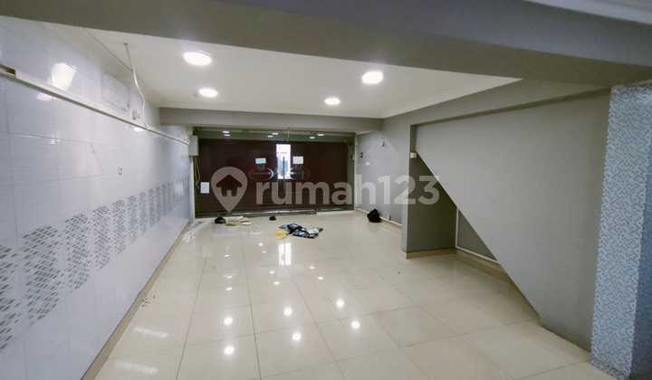 Ruko siap pakai di jalan Kartini 1