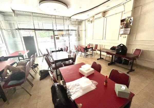 The building is suitable for business in the Kampung Kali area. 2