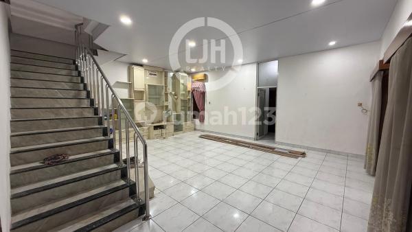 A ready-to-live house in the Seteran area 1