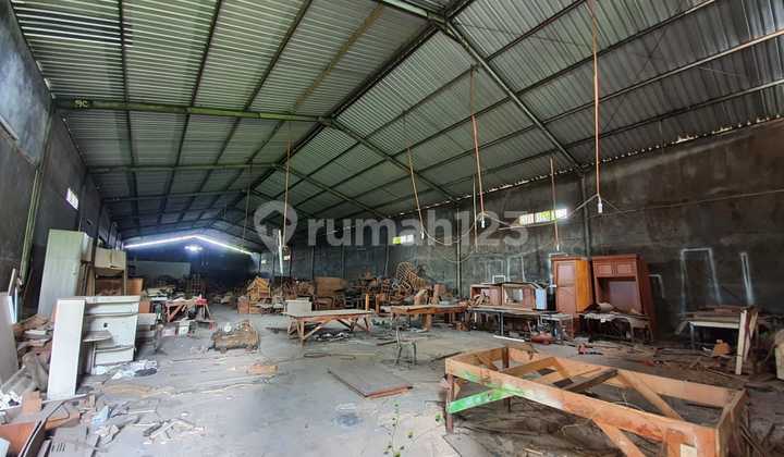 Gudang di Jalan Majapahit 1