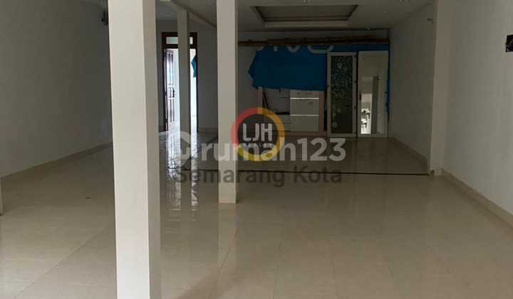 A nice shop house on Sukowati Street. 2