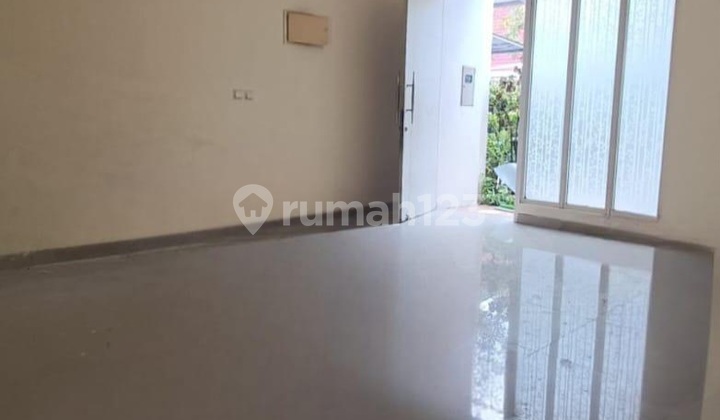 Nice Green Lake House, Comfortable and Sturdy.