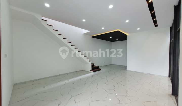Rumah 2 Lantai Dekat Kampus di Setraduta Sarijadi Pasteur Bandung