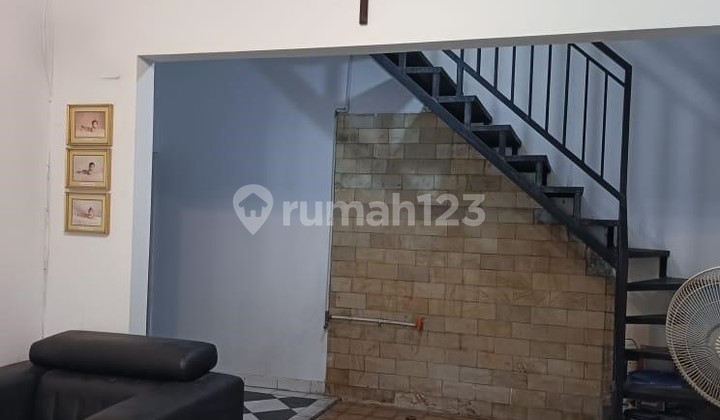 Negotiate for a Nice 2-Story Hook House in Taman Royal Tangerang