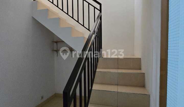 Rumah Bagus Siap Huni di Permata Palem Jakarta Barat Strategis