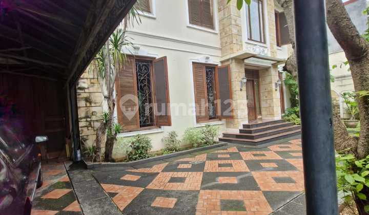 Jual Cepat Rumah Mewah Klasik di Jl. Minyak Duren Tiga, Tanah Luas Dekat Taman 2