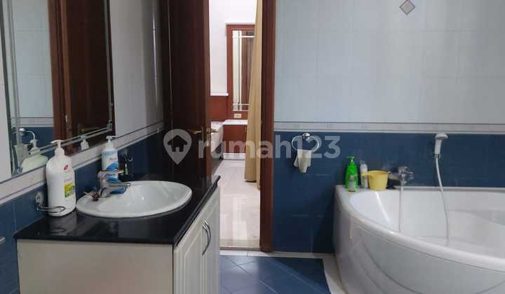 Rumah Mewah dgn Furnish  di Crysant Panakkukang 10