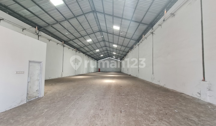 Gudang Sewa + kantor di kompleks Gudang 55, jl Ir Sutami 3