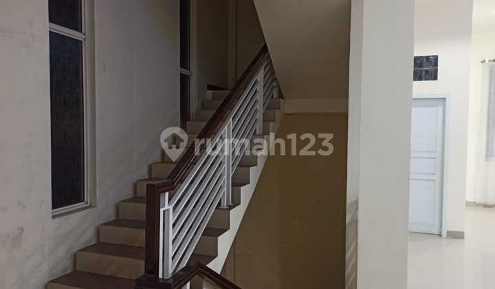 Disewakan/Dijual Rumah Mewah + kolam renang di Menteng Garden 7