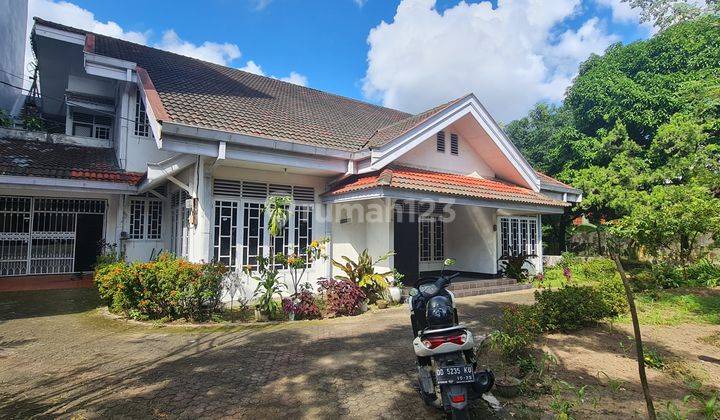 Rumah Sewa dengan pekarangan sangat luas di Pelita Raya 5