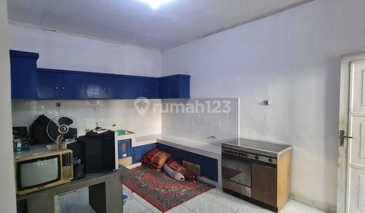 Rumah Sewa dengan pekarangan sangat luas di Pelita Raya 14