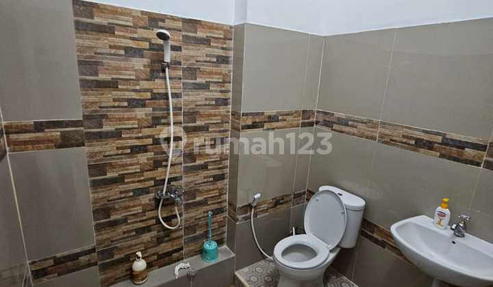 Rumah Mewah 3 lantai di dekat SDH, Tanjung Bunga Makassar 12