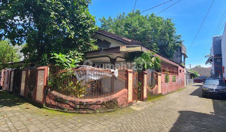 Rumah Tua di Tengah kota Makassar. Dekat coto gagak 1