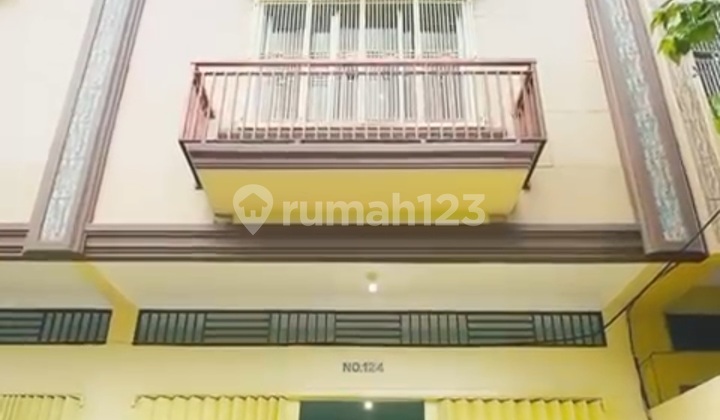 Affordable 2-Unit Adjacent Shophouse Ready to Occupy on Jl Cendrawasih Makassar 2