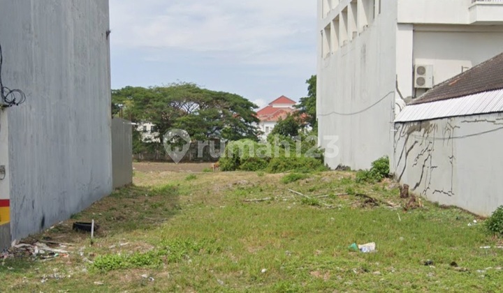 Leased Land on Busy Metro Tanjung Bunga Street, Makassar Leased Land on Busy Metro Tanjung Bunga Street, Makassar