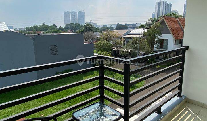 Rumah Huk 3 Lantai Icon Bsd Harga Bagus Sangat Terawat Area Balkon Untuk Santai Lok Oke