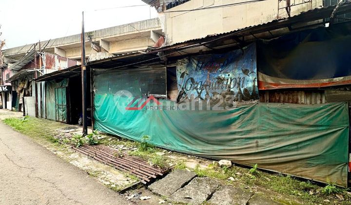 Rumah Lama Hitung Tanah Di Area Komersil Cilandak, Jakarta Selatan