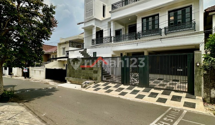 Rumah Baru Mewah 4 Lantai Dengan Lift & Private S Poll Di Area Kebayoran Baru Jakarta Selatan