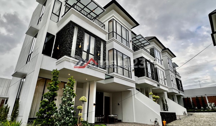 Brand New House Dalam Town House Konsep Modern Minimalis Area Lebak Bulus Jakarta Selatan