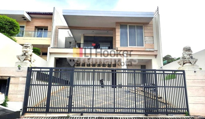 Rumah cantik 2 lantai di candi golf semarang 1