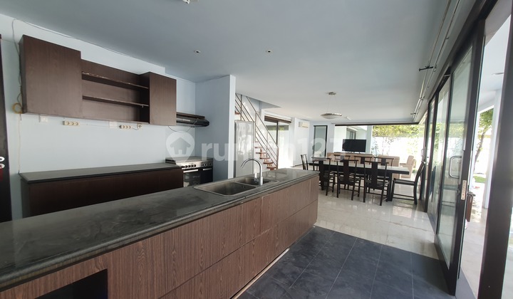 Sewa Rumah Sewa Isen International, Darmo Harapan 6