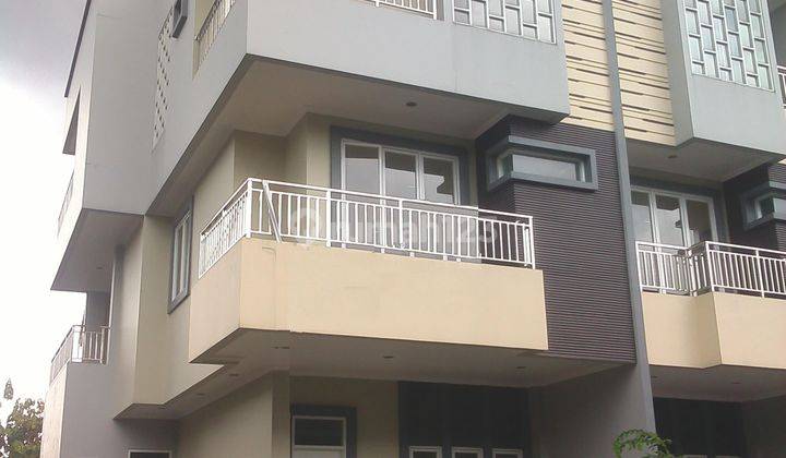 Rumah Bagus Unfurnished SHM Taman Surya, Jakarta Barat 1
