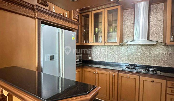  Apartemen Hampton Park 3 Kamar Tidur Furnished Bagus 2