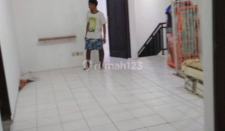 Rumah Prajadalam Lt. 145 M lb.220 M2, 2,5 Lantai , 3,8 M 4