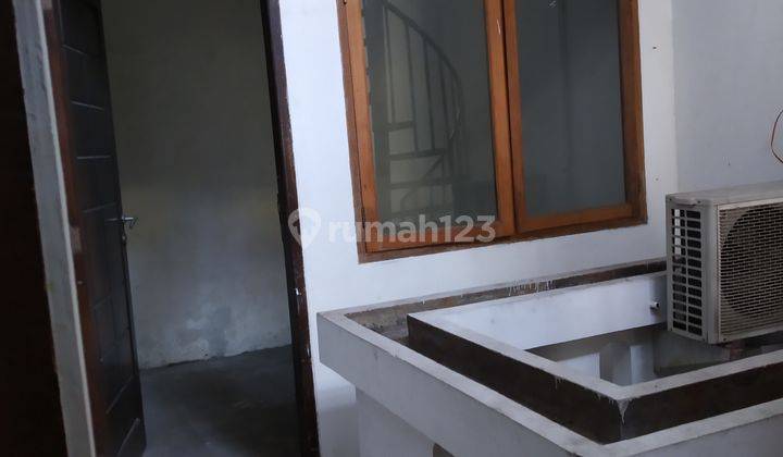 Rumah Praja Dalam Lt. 138 M Lb. 200 M2, 2,5lantai , 3,3 M 2