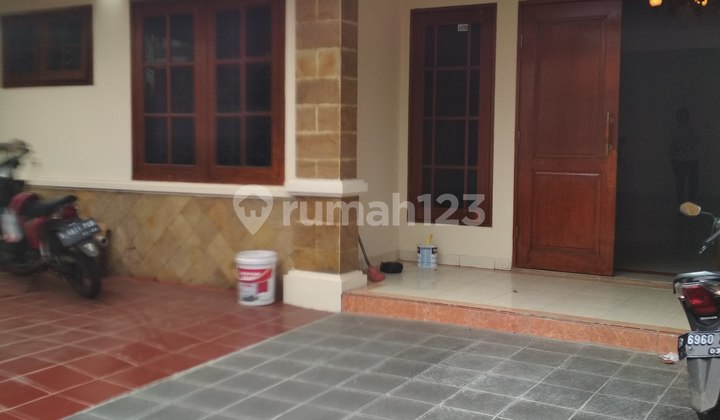 Rumah Jl.muhasim .dekatke Tb Simatupang 85 Jt/ Thn