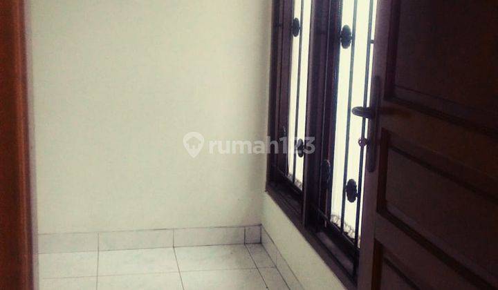 Rumah Dekat Radio Dalam Lt. 148m. Lb 180 M. 3,5 M 2