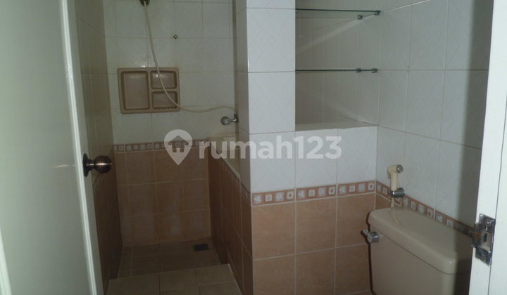 4 Unit Townhouse Kemng Timur LT. 1600M /Lb. 1500 , 4 Unit Rumah, Harga28.5 M 4 Unit Townhouse Kemng Timur LT. 1600M /Lb. 1500 , 4 Unit Rumah, Harga28.5 M