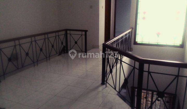 Rumah Dekat Radio Dalam Lt. 148m. Lb 180 M. 3,5 M 2