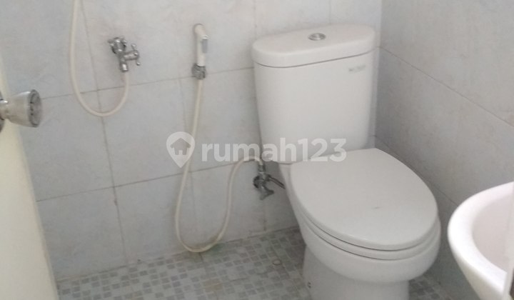 1-Story Shop House on Madrasah Street, near Fatmawati Street, IDR 125 Million per Year. 2